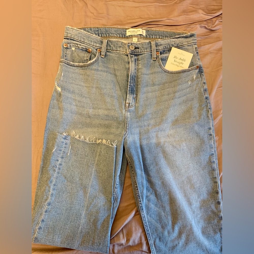 A&F Curve Love Ultra High Rise Ankle Straight Jeans NWT